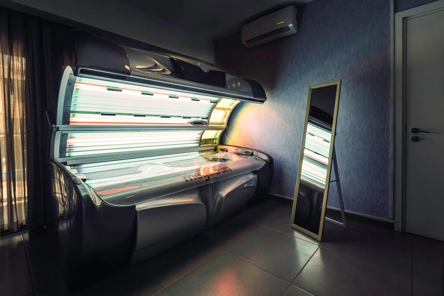 MegaSun solarium machine in action